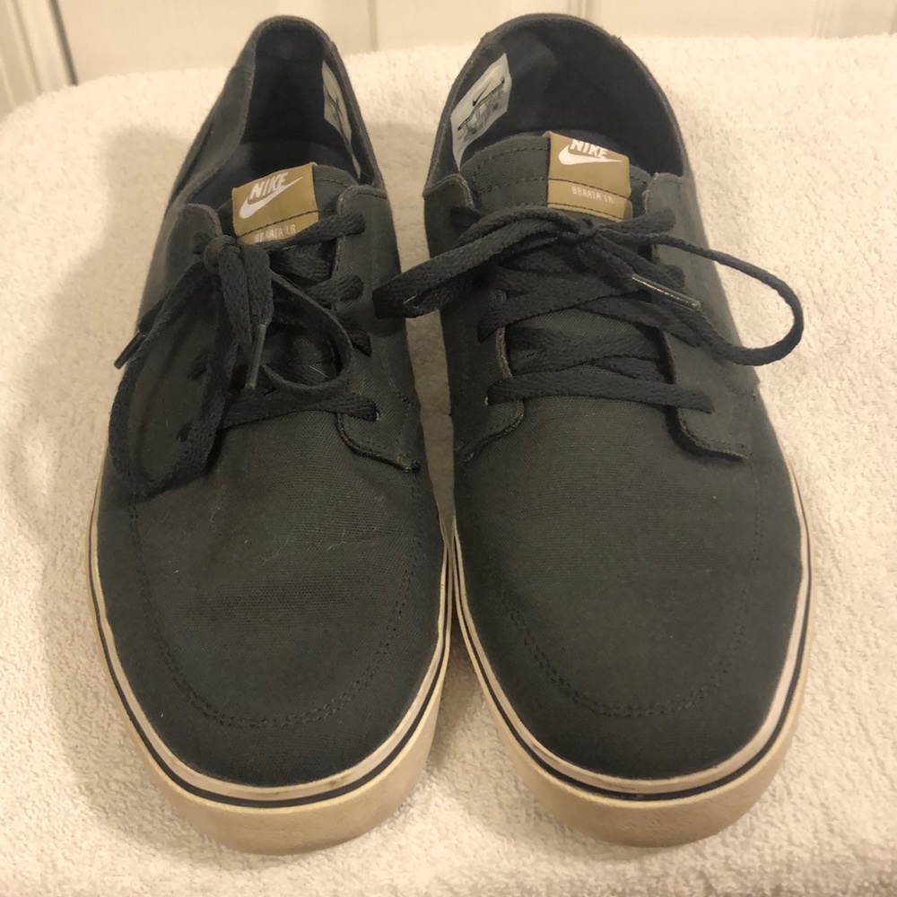 Gray Nike size 11 braata lr shoes